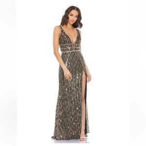 MAC DUGGAL METALLIC EMBELLISHED PLUNGE NECK OPEN BACK GOWN Size - 10